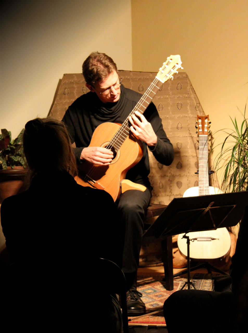 Bruce Paine playing a Rod Capper 'Prelude' student guitar