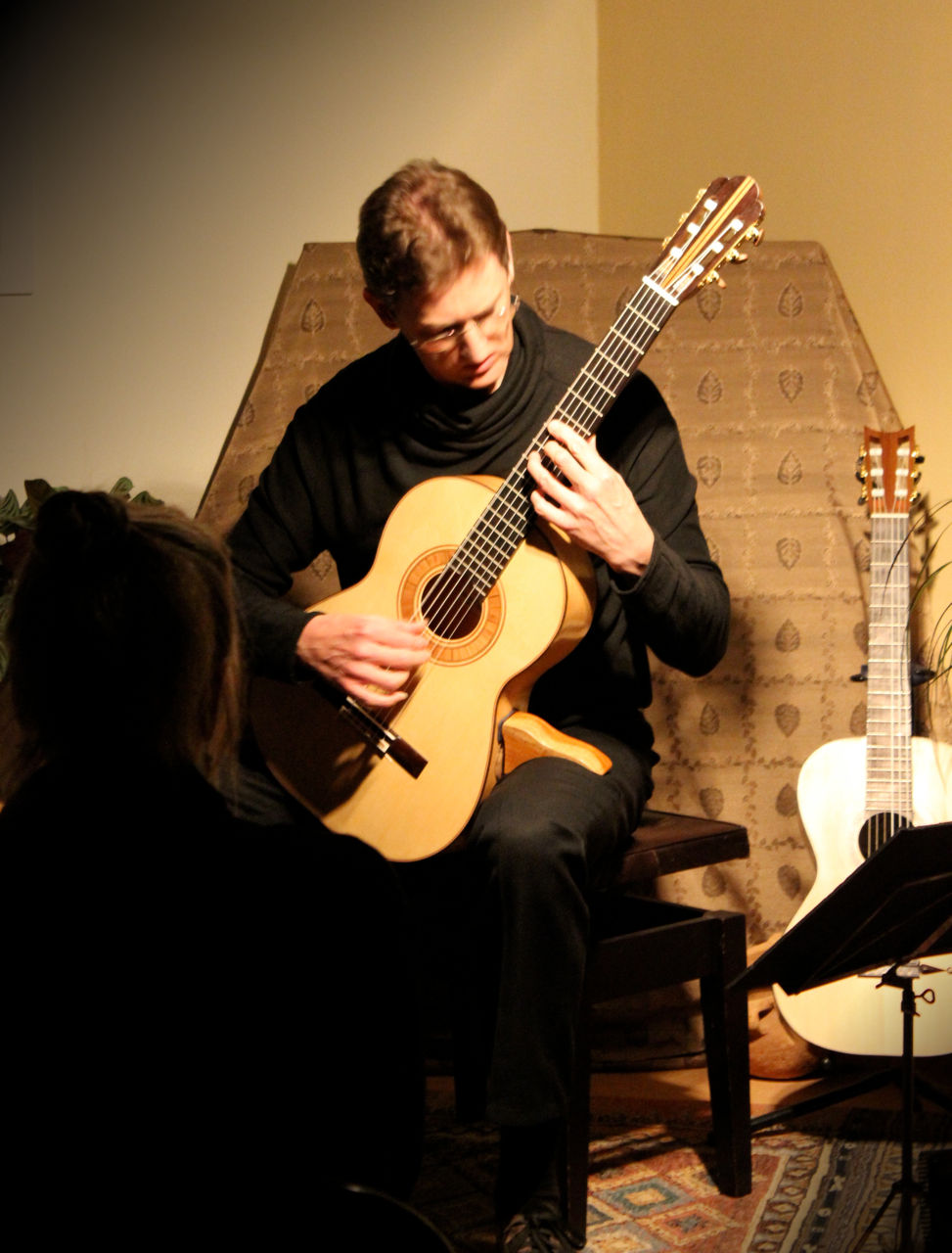 Bruce Paine playing a Torres guitar copy by Rod Capper 