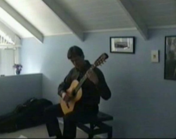 Bruce Paine performing in Mt Eden 2008 (video capture)