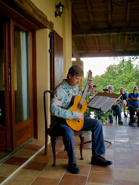 Bruce Paine performing in Salvagnac France